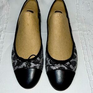 Sam Edelman women’s black, sequin slip on ballet flats. 8 1/2. Slightly padded.